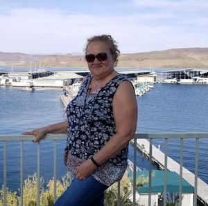 Meet your Posher, Lois